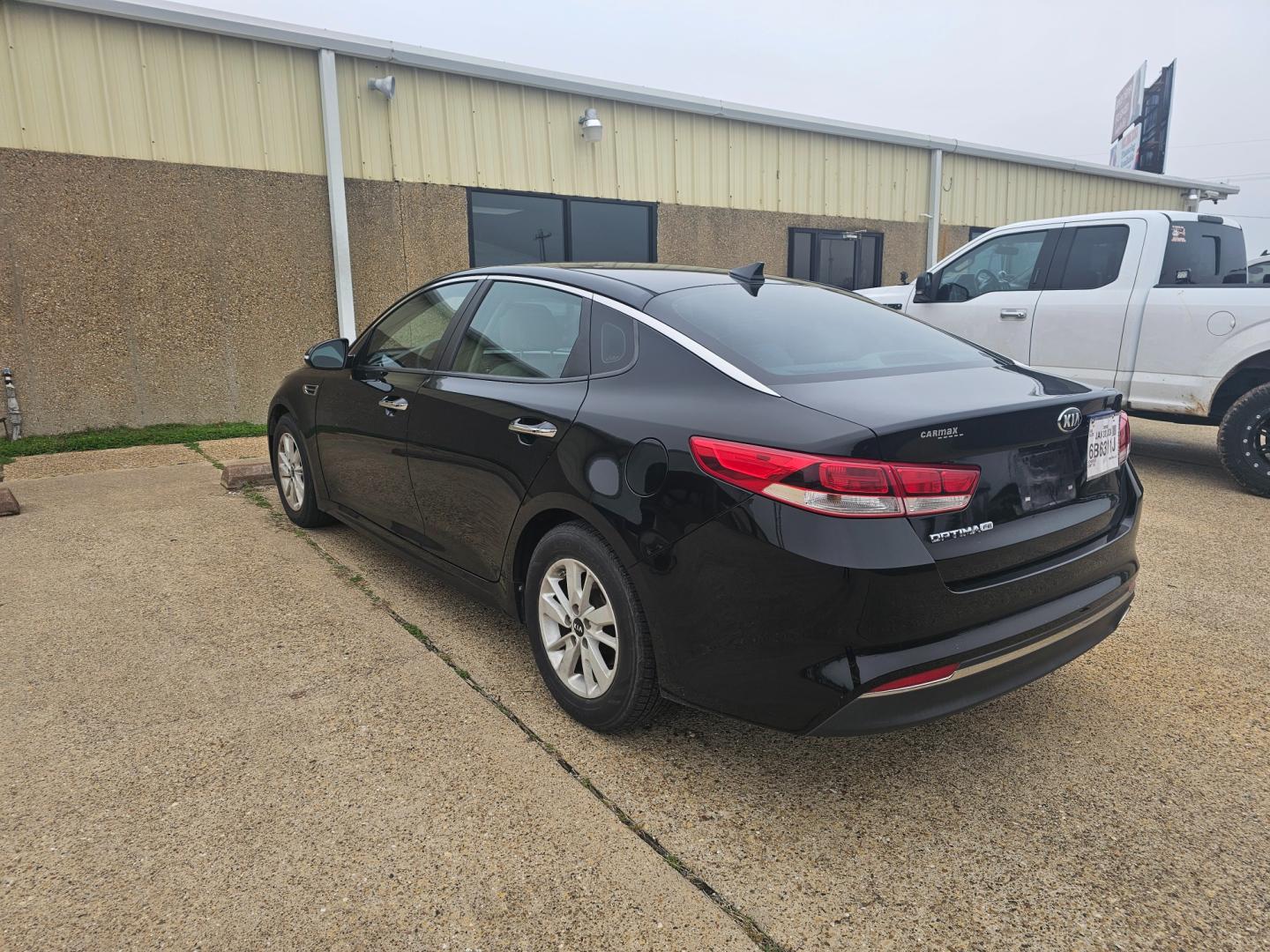 2016 BLACK Kia Optima LX (5XXGT4L38GG) with an 2.4L L4 DOHC 16V engine, 6A transmission, located at 533 S Seven Points BLVD, Seven Points, TX, 75143, (430) 255-4030, 32.313999, -96.209351 - Photo#3